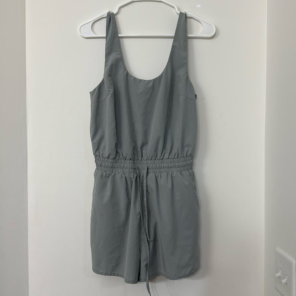 Wishlist Women’s Grey Romper Size Small‎